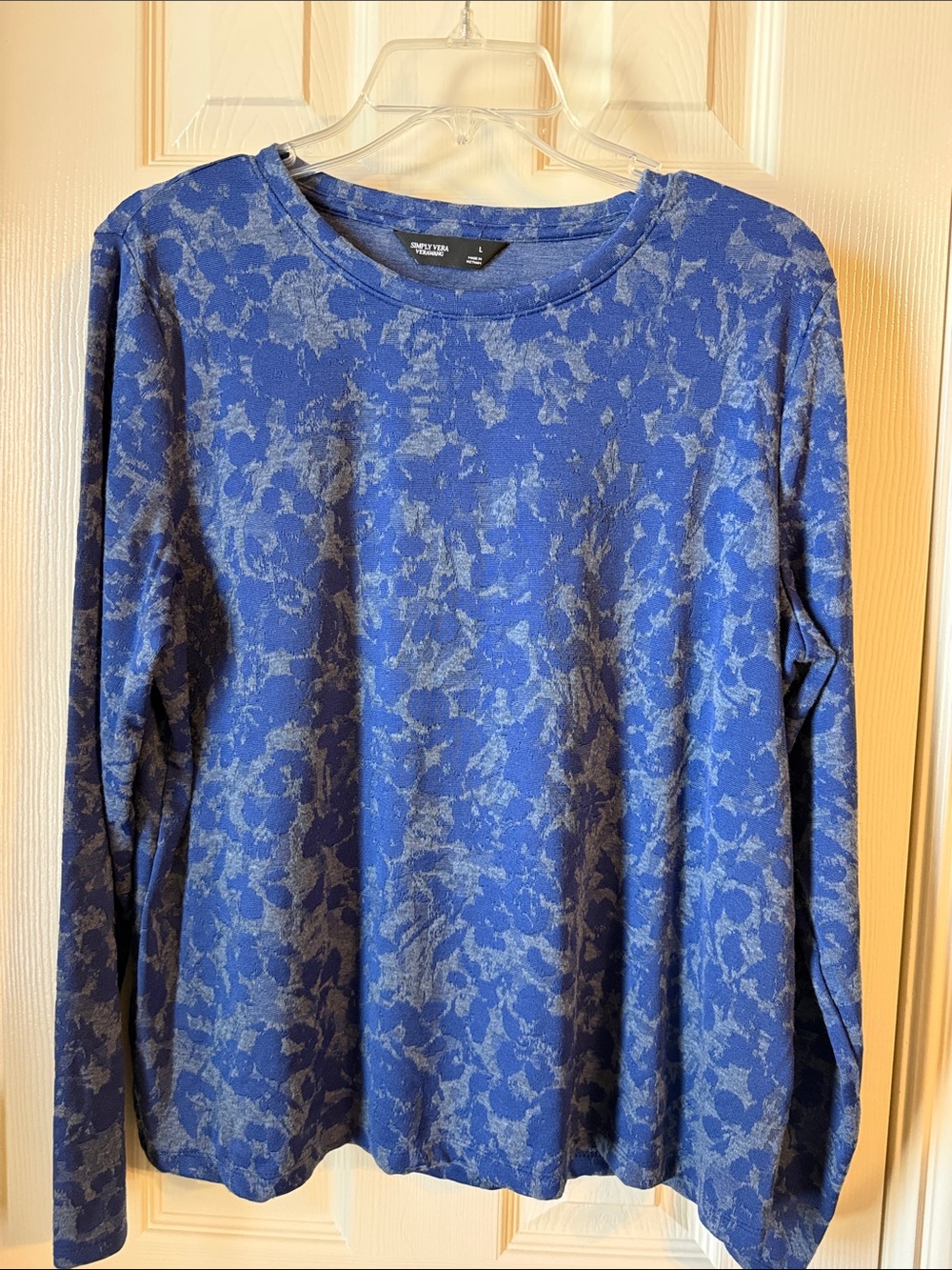 Simply Vera size large Blue Patterned Long Sleeve Top